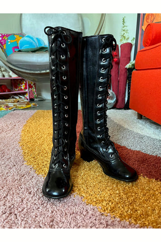 ***On Layaway-Do not purchase*** Vintage 60s Vinyl Padded Lined Gogo Boots
